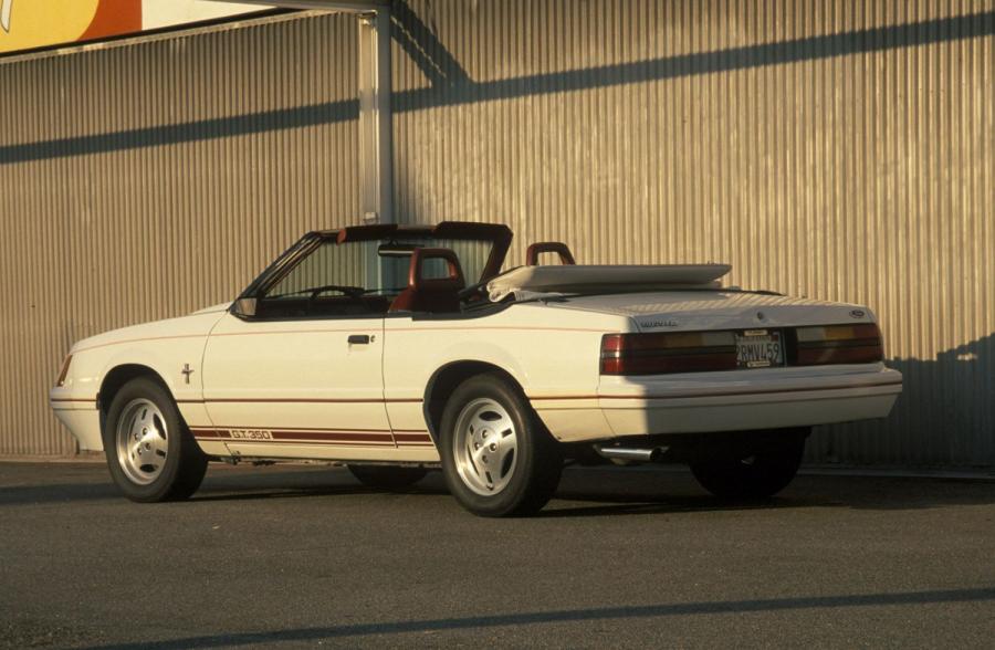  Ford Mustang 1984 года  (фото 2 из 3)